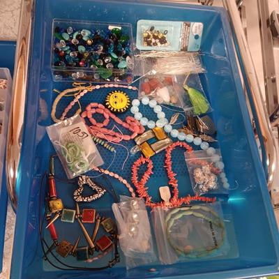 JEWELRY MAKERS BEADS (16)