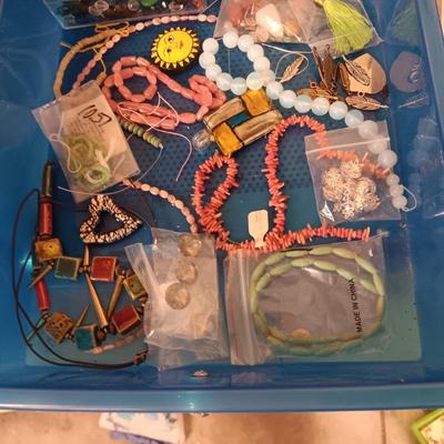 JEWELRY MAKERS BEADS (16)