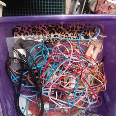 JEWELRY MAKERS SUPPLIES (4)