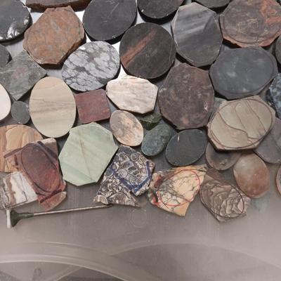 MAINLY 1" - 3" CUT STONES