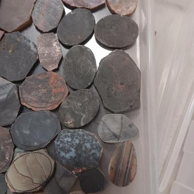 MAINLY 1" - 3" CUT STONES