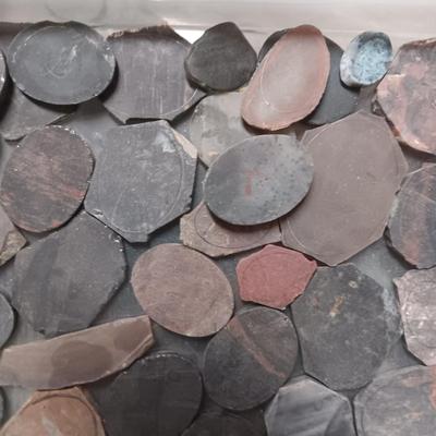 MAINLY 1" - 3" CUT STONES