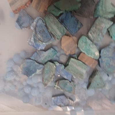 MAINLY 1" - 3" CUT STONES