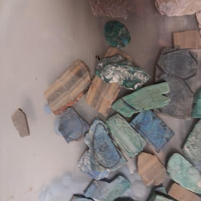 MAINLY 1" - 3" CUT STONES