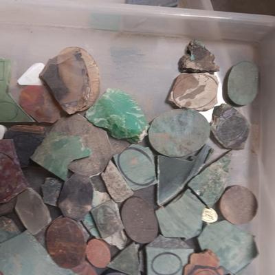 MAINLY 1" - 3" CUT STONES