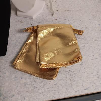 FREE STANDING JEWELRY DISPLAYS AND GOLD DRAWSTRING BAGS