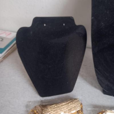 FREE STANDING JEWELRY DISPLAYS AND GOLD DRAWSTRING BAGS