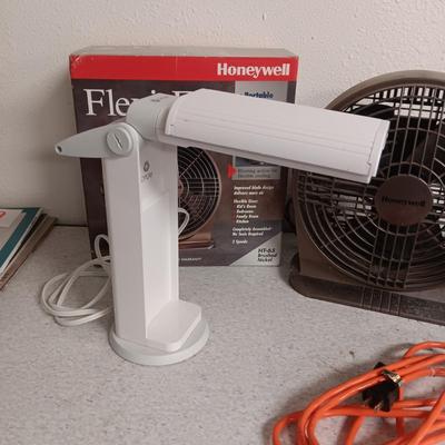 OTT TABLE TOP LAMP & FAN PLUS SHORT EXTENSION CORD