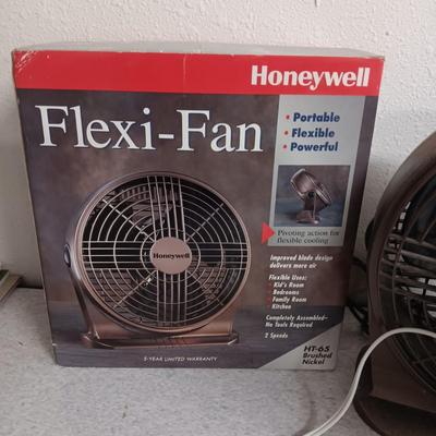 OTT TABLE TOP LAMP & FAN PLUS SHORT EXTENSION CORD