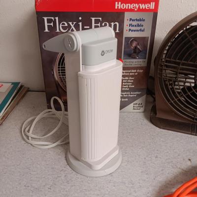 OTT TABLE TOP LAMP & FAN PLUS SHORT EXTENSION CORD