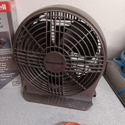 OTT TABLE TOP LAMP & FAN PLUS SHORT EXTENSION CORD