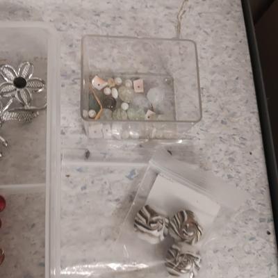 JEWELRY MAKERS BEADS AND OTHER SUPPLIES (7)