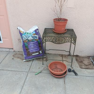 METAL PATIO SIDE TABLE, 2 FLOWER POTS, SOIL AND YARD TOOLS