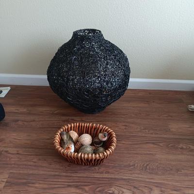 LARGE MESH DECORATIVE VASE AND UNIQUE BASKET WITH BIRDS