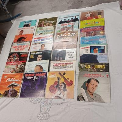 LARGE ASSORTMENT OF VINYL RECORD ALBUMS