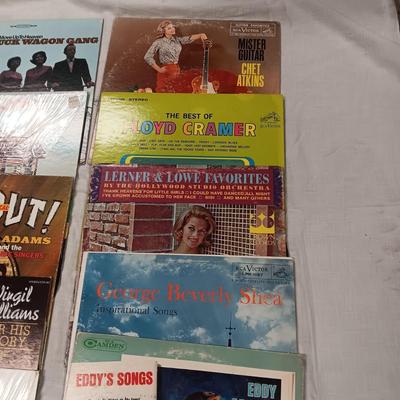 LARGE ASSORTMENT OF VINYL RECORD ALBUMS