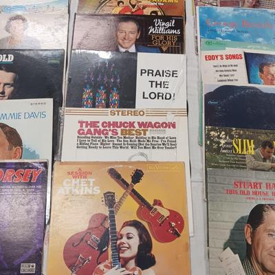 LARGE ASSORTMENT OF VINYL RECORD ALBUMS