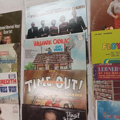 LARGE ASSORTMENT OF VINYL RECORD ALBUMS