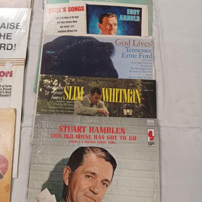 LARGE ASSORTMENT OF VINYL RECORD ALBUMS