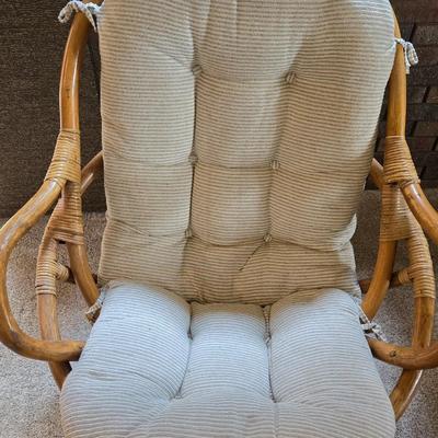 Swivel Rattan Chair with Cushion