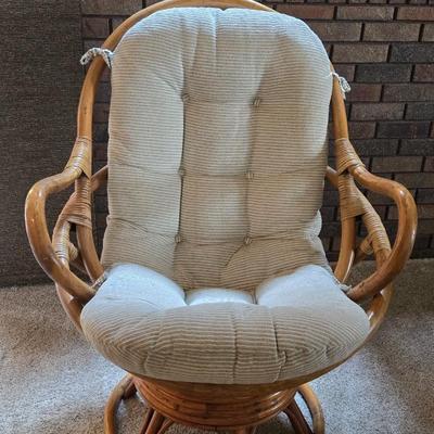 Swivel Rattan Chair with Cushion