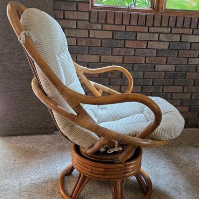 Swivel Rattan Chair with Cushion