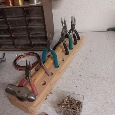 JEWELRY MAKING TOOLS AND SUPPLIES