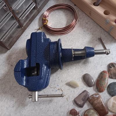 JEWELRY MAKING TOOLS AND SUPPLIES