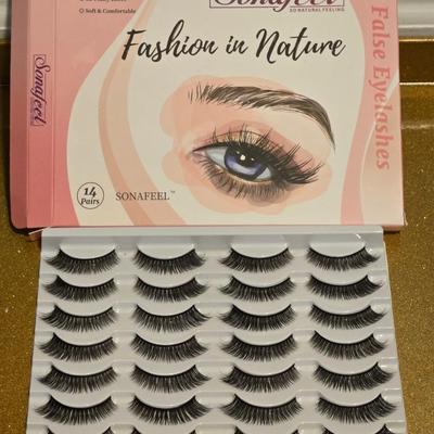 False Lashes, Glue and Applicators