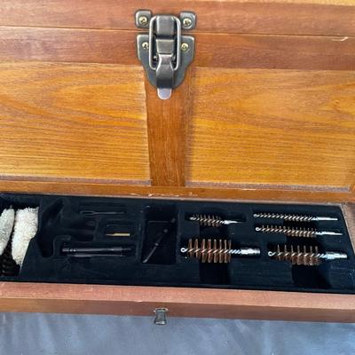 Gun cleaning box