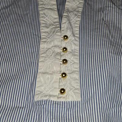 Ellen Tracy Gray & White Sweater and Vineyard Vines Long Blue & White Stripe Top