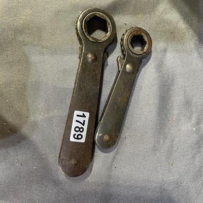 Ratcheting box wrenches