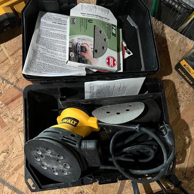 Dewalt Corded Sander Tool w Case and Discs