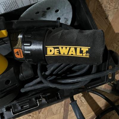 Dewalt Corded Sander Tool w Case and Discs