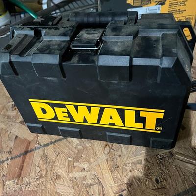 Dewalt Corded Sander Tool w Case and Discs