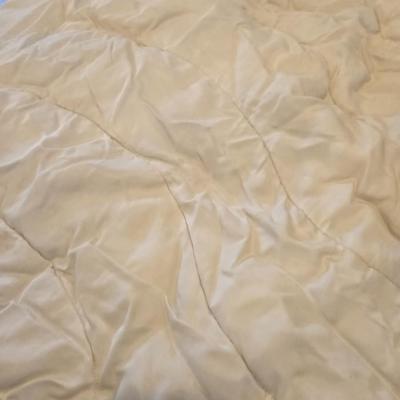 Queen or Full White Comforter
