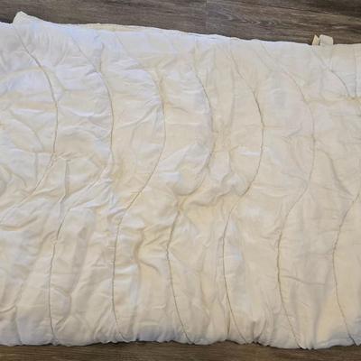 Queen or Full White Comforter