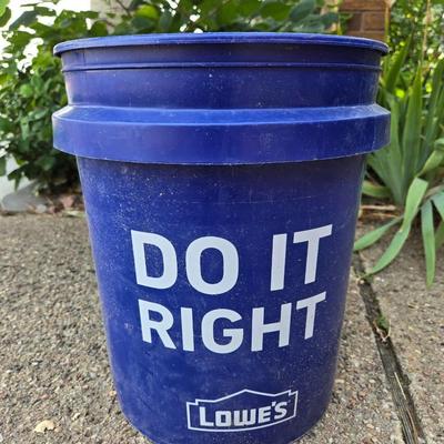 Lowe's 5 Gallon Bucket