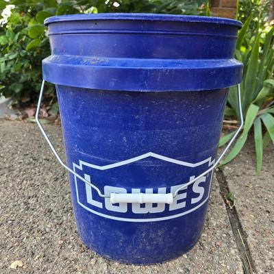 Lowe's 5 Gallon Bucket