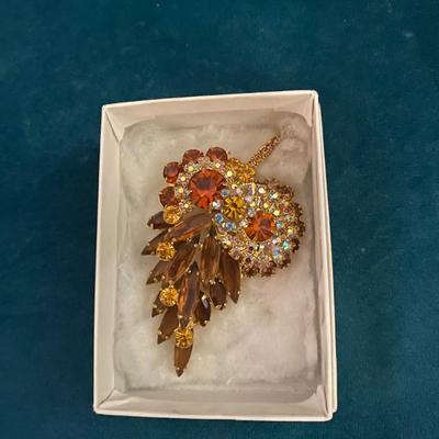Stunning vintage rhinestone owl brooch