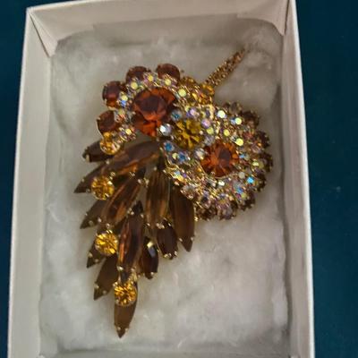 Stunning vintage rhinestone owl brooch