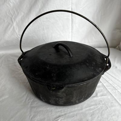 Vintage Cast Iron Cookware (K-MK)
