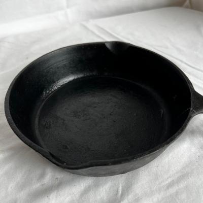Vintage Cast Iron Cookware (K-MK)