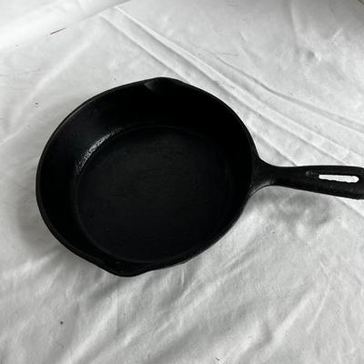 Vintage Cast Iron Cookware (K-MK)