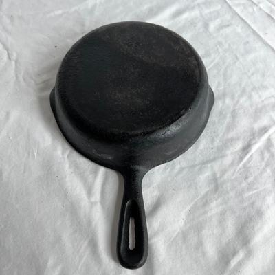 Vintage Cast Iron Cookware (K-MK)