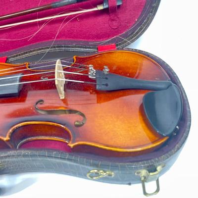 Vintage Copy of Antonius Stradivarius Facibat Cremona 1713 Violin Made in West Germany With Case And Accessories