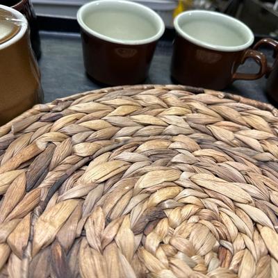 Brown houseware lot