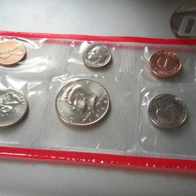 LOT 115 TWO SETS OF 1998 MINTED COINS