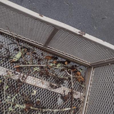 Metal Mesh Garden Pull Cart with Pnuematic Tires