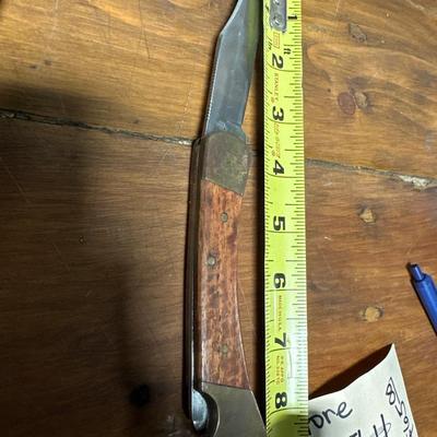 Pocket knife with leather case